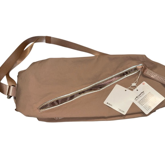 Lululemon on my level Bag NWT - Picture 2 of 4
